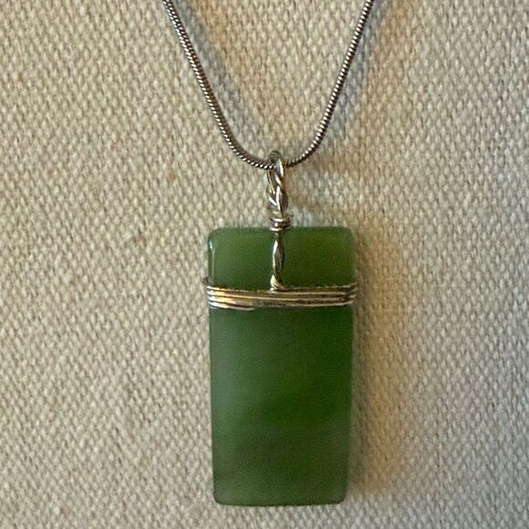 Green Chalcedony Wire Wrapped Pendant on Stainless Steel Chain Necklace. - Picture 3 of 5
